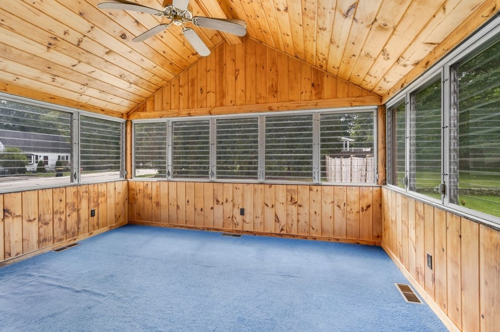 702 Oak St, Franklin MA 02038-1841 exterior