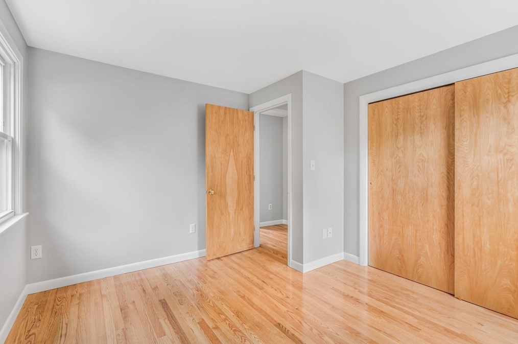 702 Oak St, Franklin MA 02038-1841 exterior