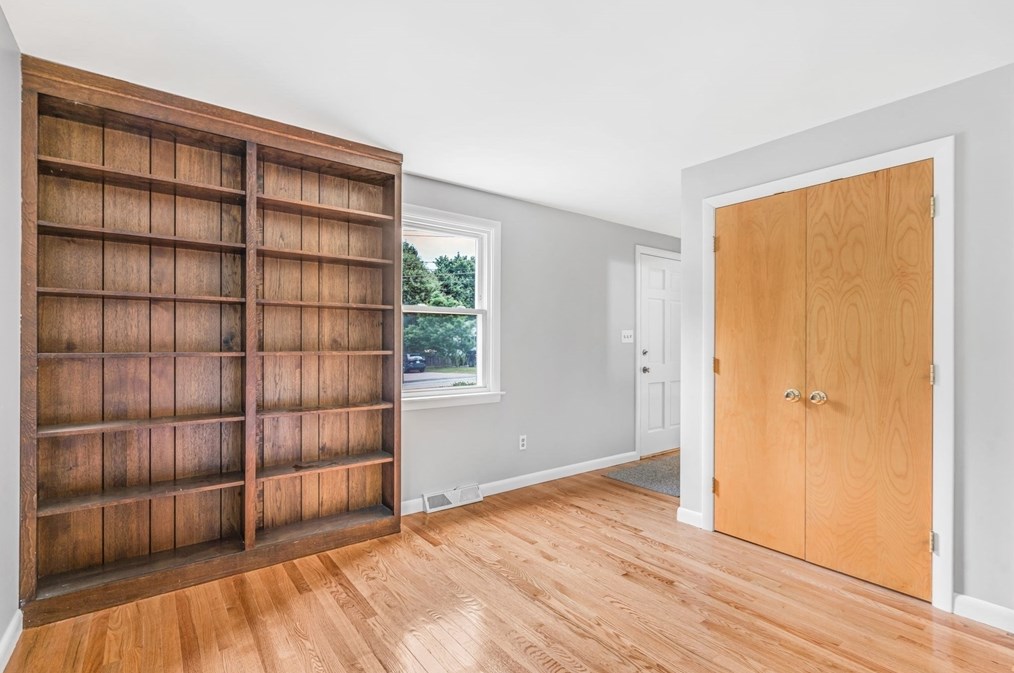 702 Oak St, Franklin MA 02038-1841 exterior