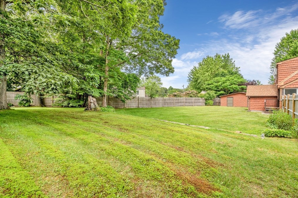 702 Oak St, Franklin MA 02038-1841 exterior