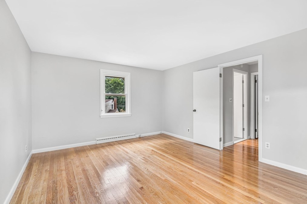 702 Oak St, Franklin MA 02038-1841 exterior