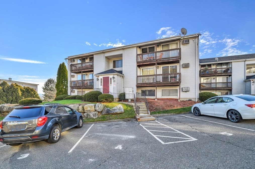 11 Gibbs St, Worcester MA  01607-1453 exterior