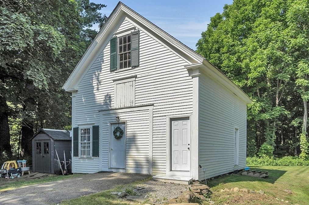 26 Park St, Pepperell MA  01463-1105 exterior