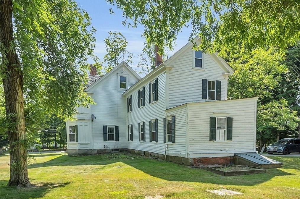 26 Park St, Pepperell MA  01463-1105 exterior