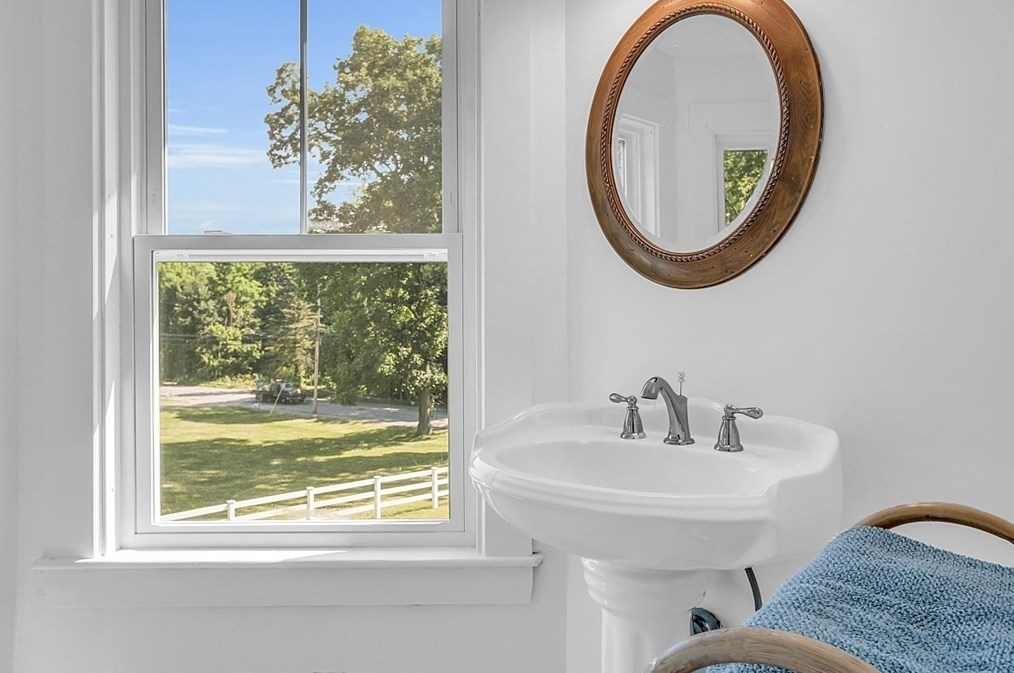 26 Park St, Pepperell MA  01463-1105 exterior