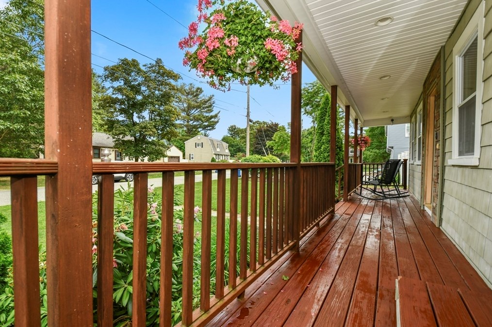 8 Knollwood Rd, Tewksbury MA  01876-2913 exterior