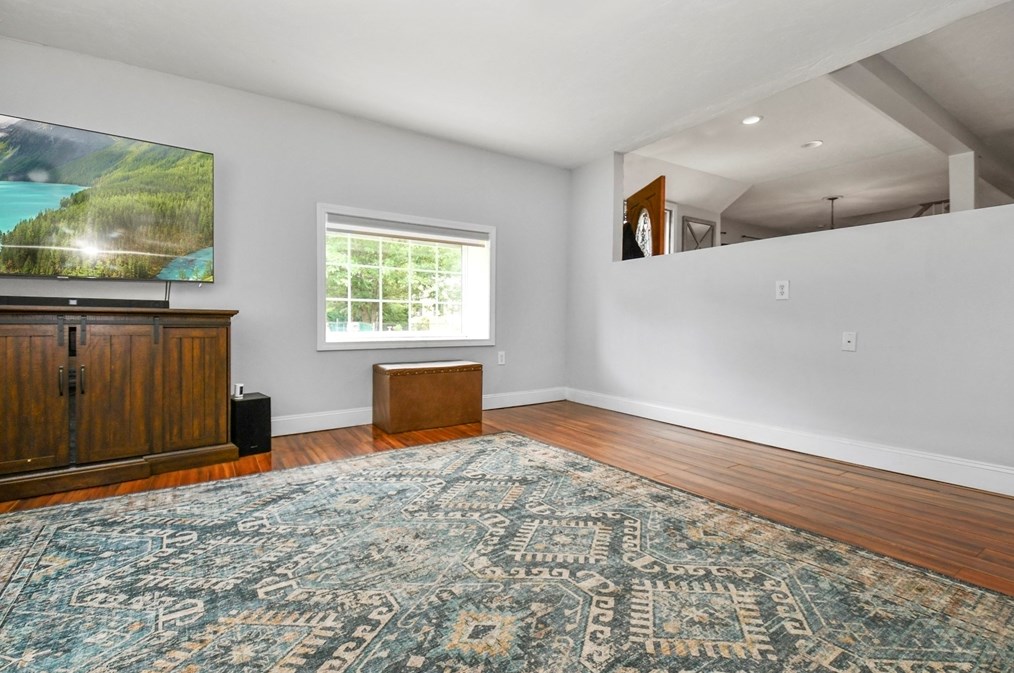 8 Knollwood Rd, Tewksbury MA  01876-2913 exterior