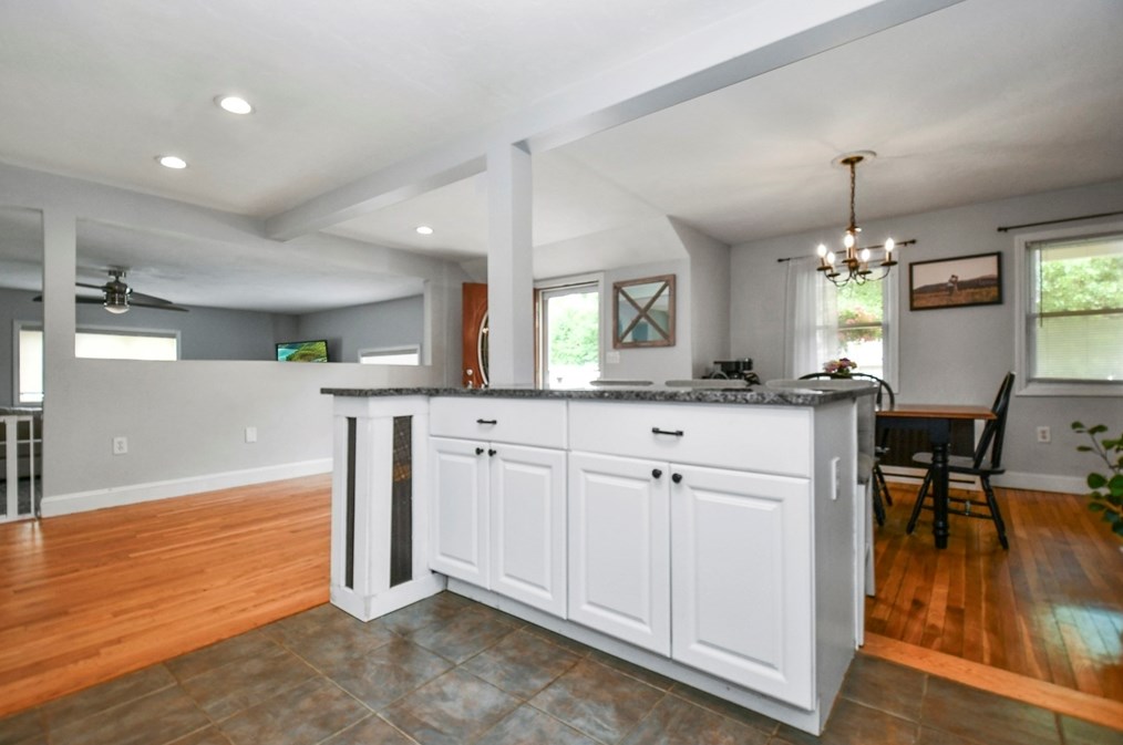 8 Knollwood Rd, Tewksbury MA  01876-2913 exterior