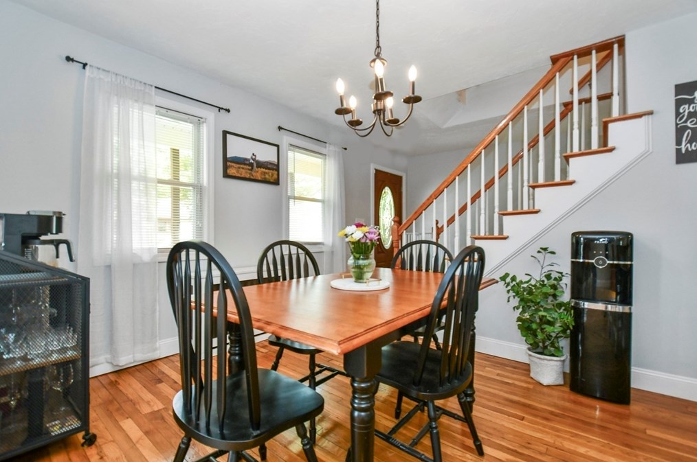 8 Knollwood Rd, Tewksbury MA  01876-2913 exterior