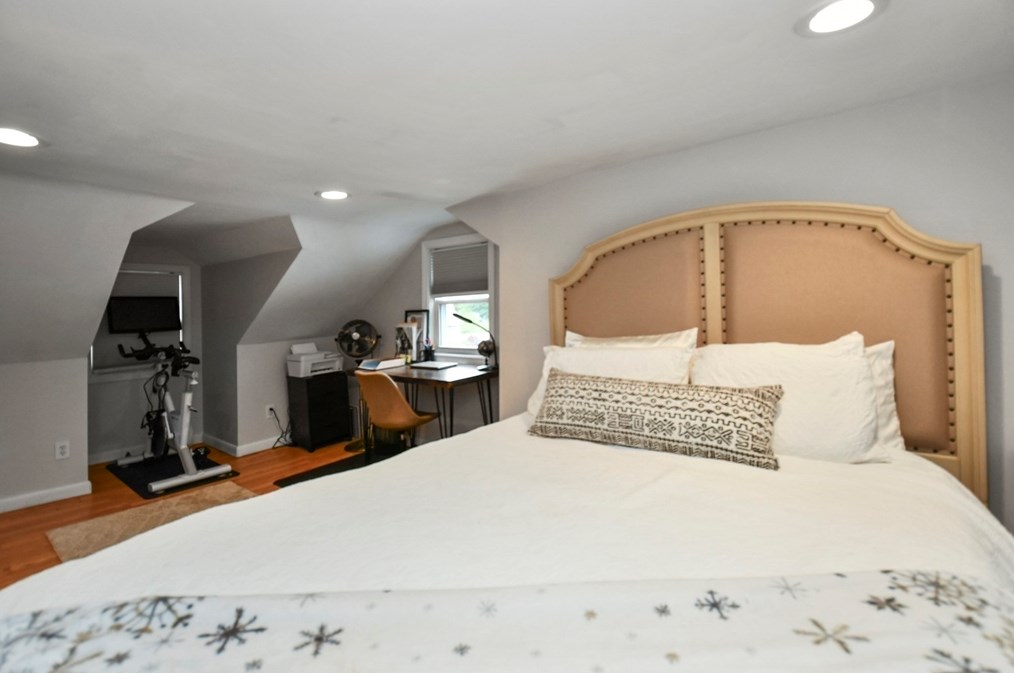 8 Knollwood Rd, Tewksbury MA  01876-2913 exterior