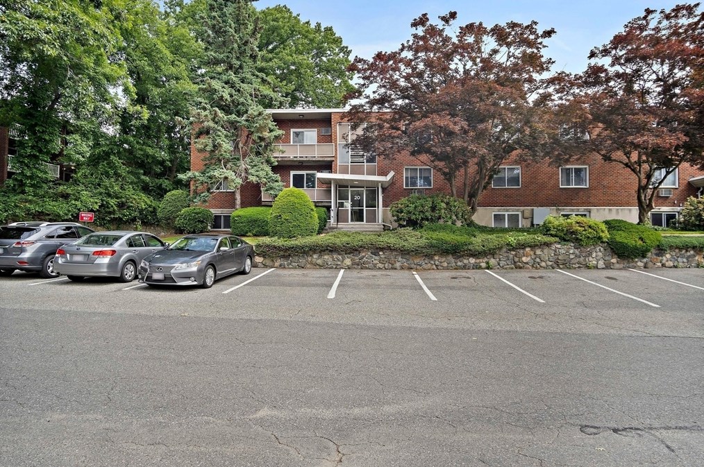 20 Jacqueline Rd, Waltham MA 02452-4981 exterior