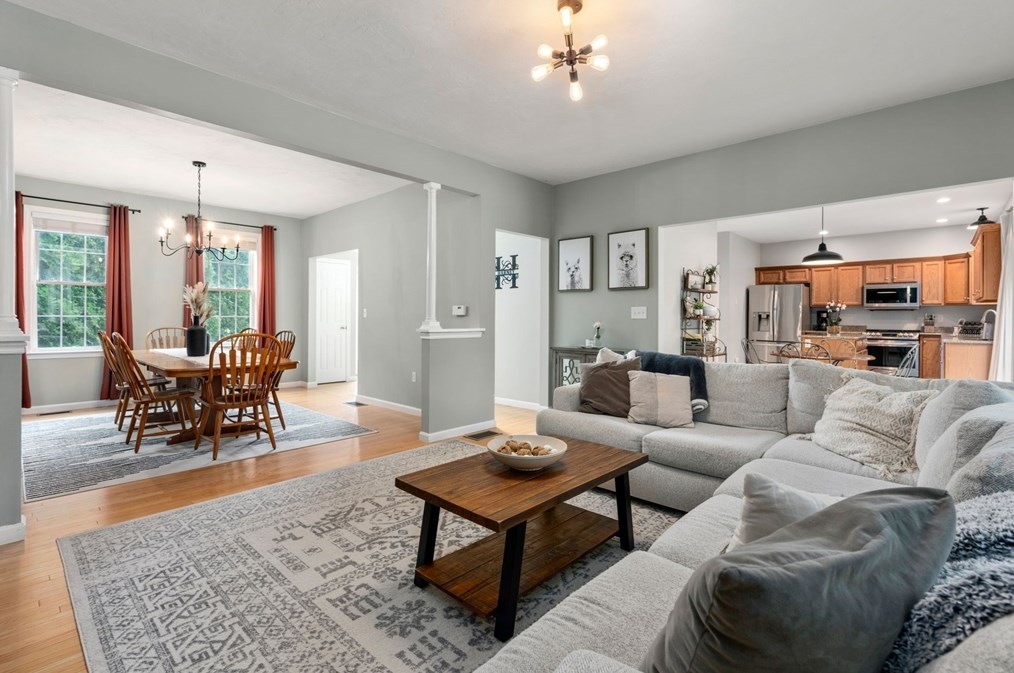 28 Snowy Owl Ln, Worcester MA  01605-4025 exterior