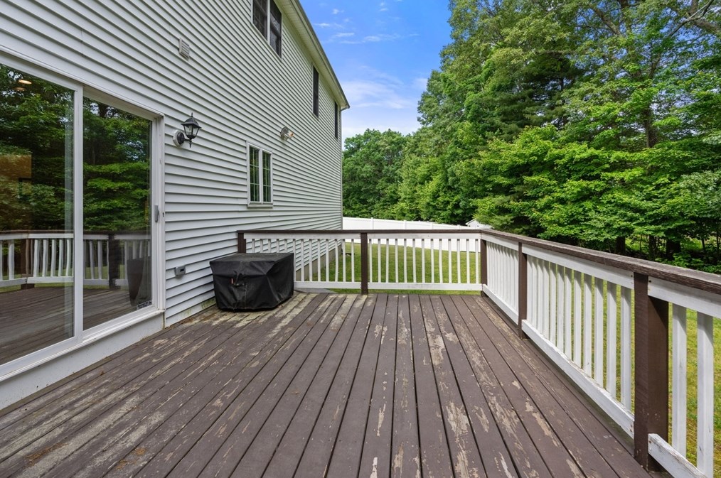 28 Snowy Owl Ln, Worcester MA  01605-4025 exterior