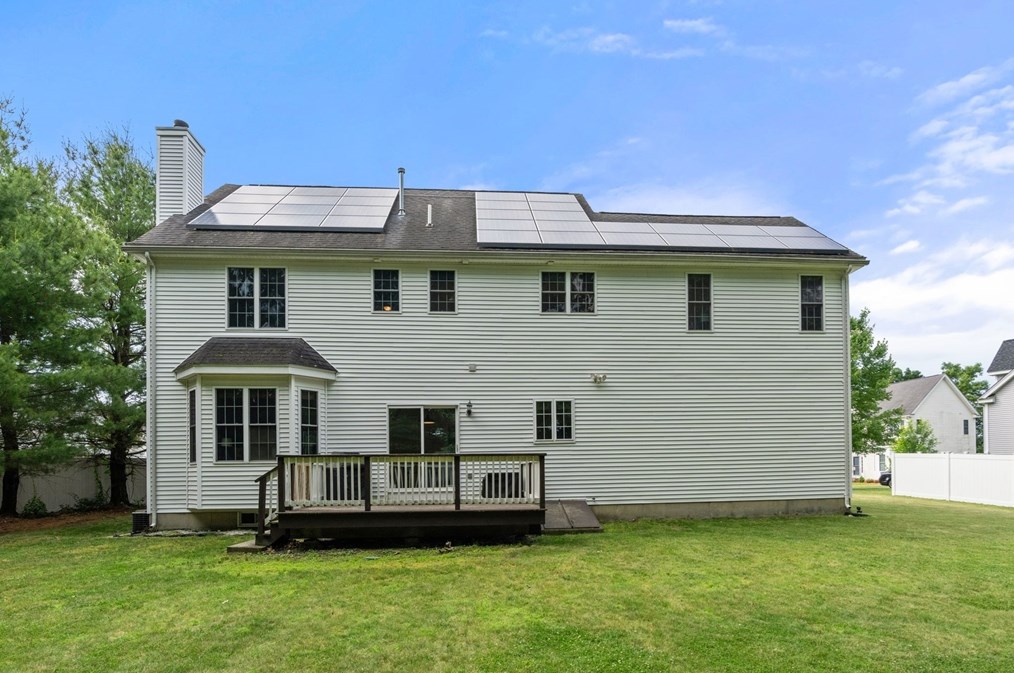 28 Snowy Owl Ln, Worcester MA  01605-4025 exterior