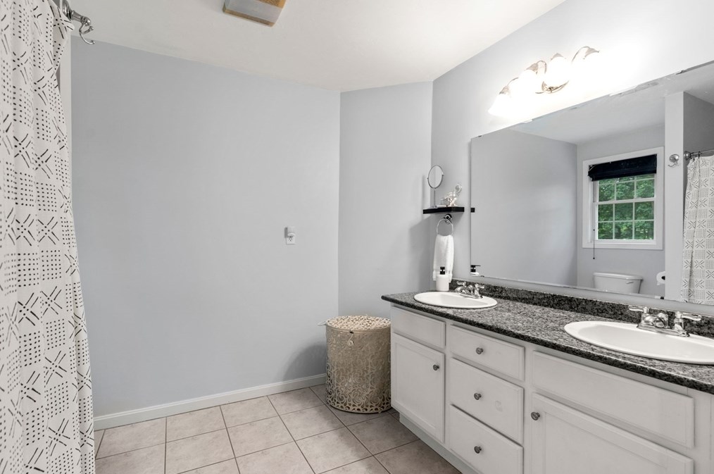 28 Snowy Owl Ln, Worcester MA  01605-4025 exterior