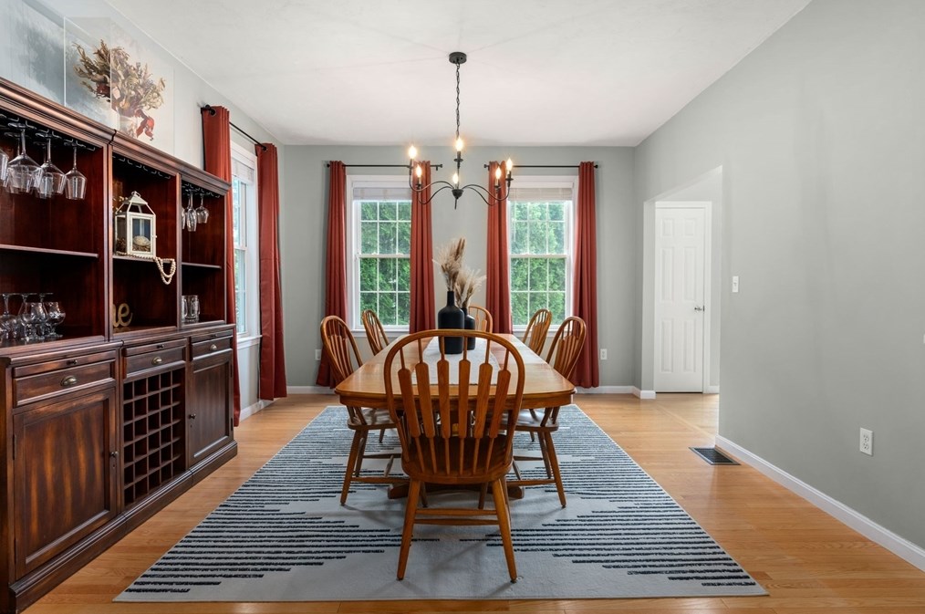 28 Snowy Owl Ln, Worcester MA  01605-4025 exterior