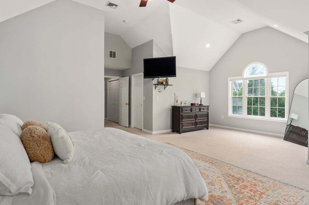 28 Snowy Owl Ln, Worcester MA  01605-4025 exterior