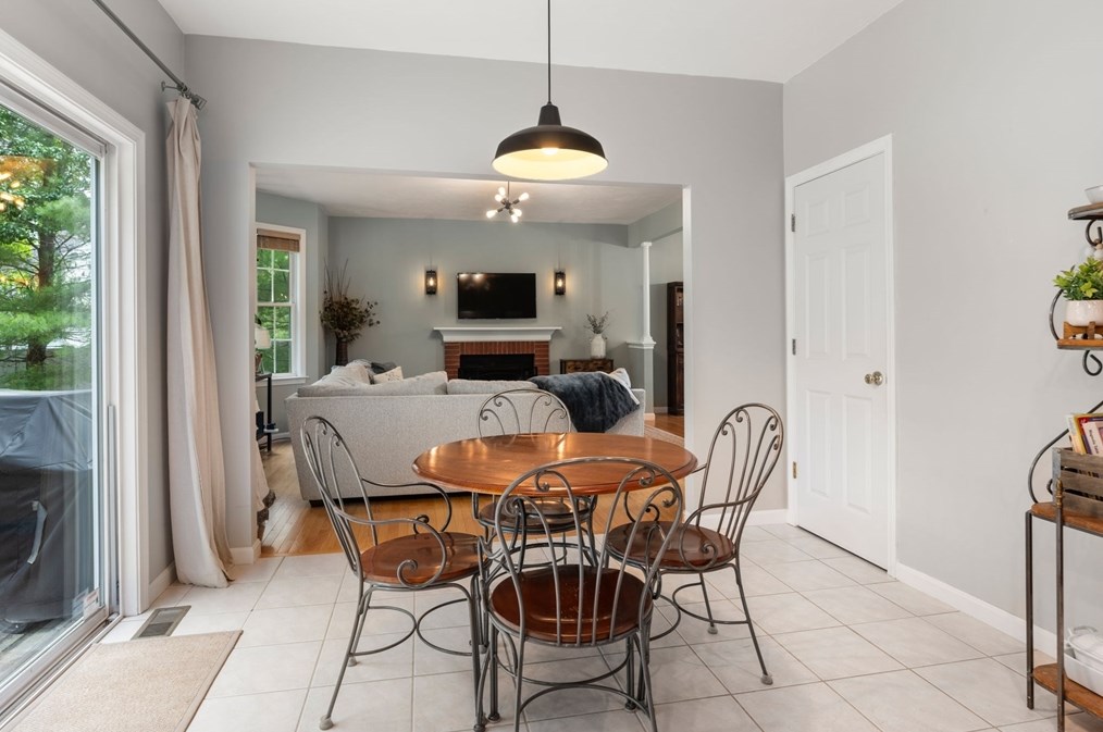 28 Snowy Owl Ln, Worcester MA  01605-4025 exterior