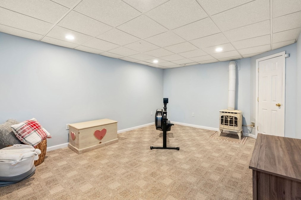 28 Snowy Owl Ln, Worcester MA  01605-4025 exterior