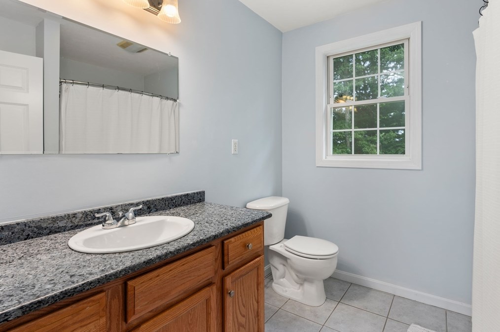 28 Snowy Owl Ln, Worcester MA  01605-4025 exterior