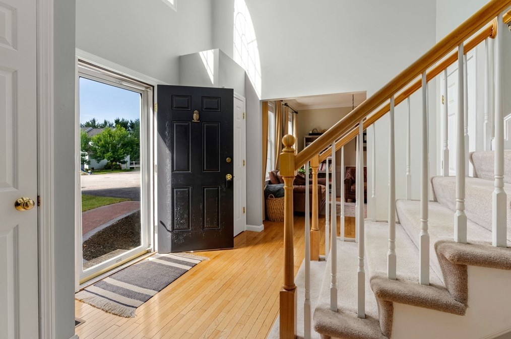 28 Snowy Owl Ln, Worcester MA  01605-4025 exterior