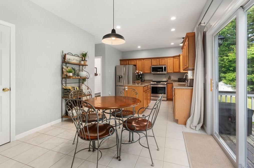 28 Snowy Owl Ln, Worcester MA  01605-4025 exterior