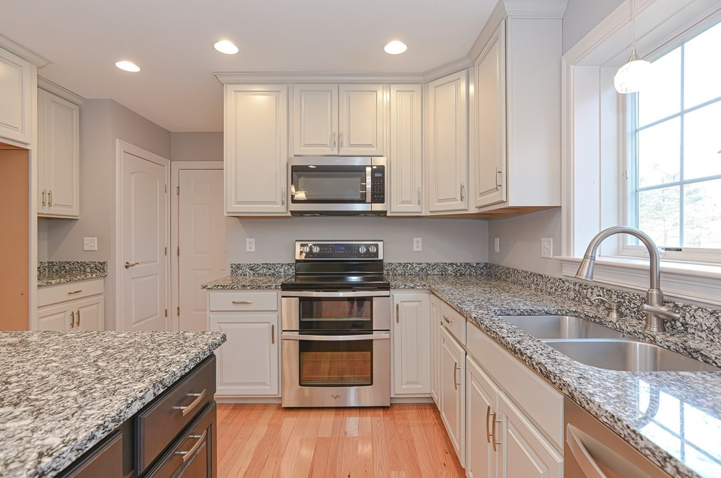 39 Westboro Rd, Upton MA  01568-1007 exterior