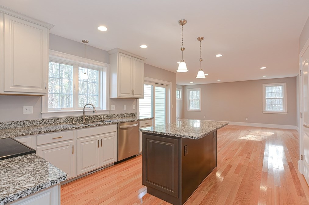 39 Westboro Rd, Upton MA  01568-1007 exterior