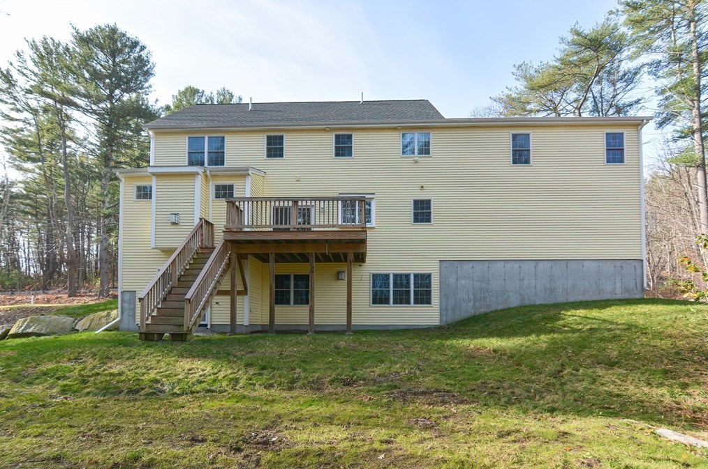 39 Westboro Rd, Upton MA  01568-1007 exterior