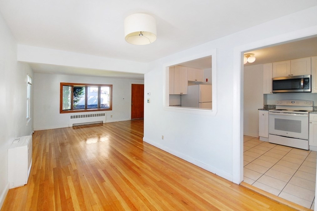 37 Rose Ave, Watertown MA 02472-3012 exterior