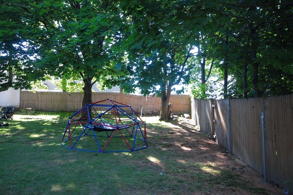 37 Rose Ave, Watertown MA 02472-3012 exterior