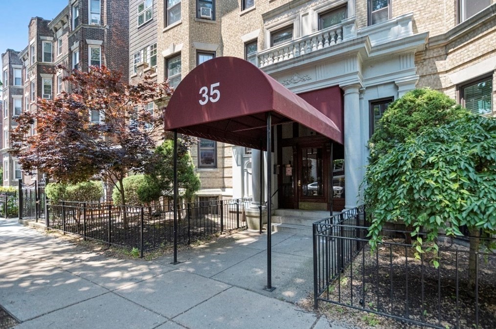 35 Queensberry St, Boston MA  exterior