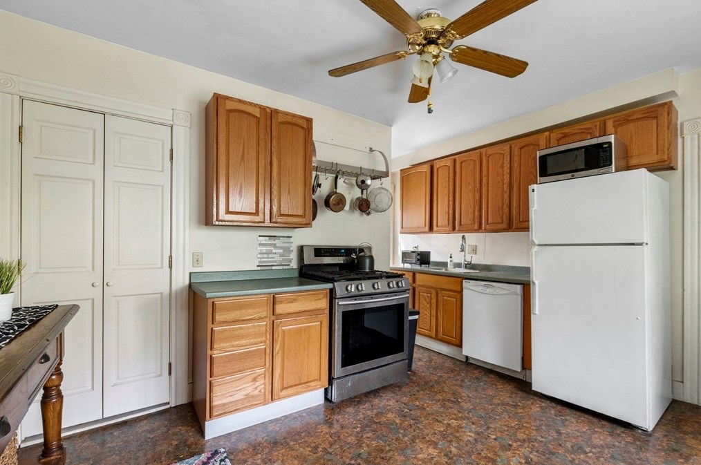 135 St, Salem MA 01970-2548 exterior