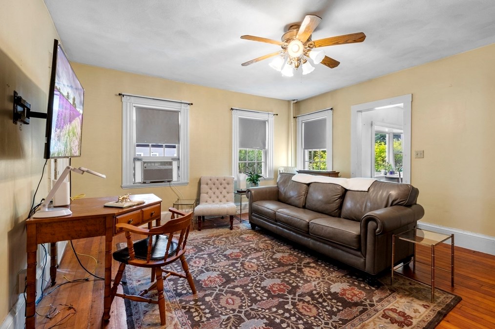 135 St, Salem MA 01970-2548 exterior