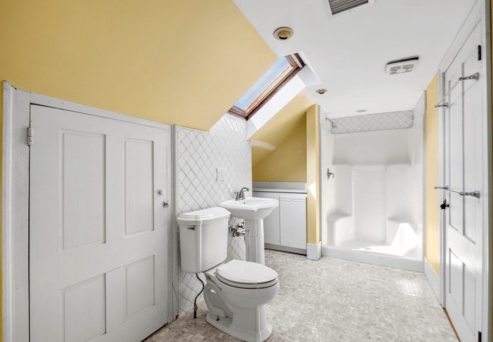 135 St, Salem MA 01970-2548 exterior