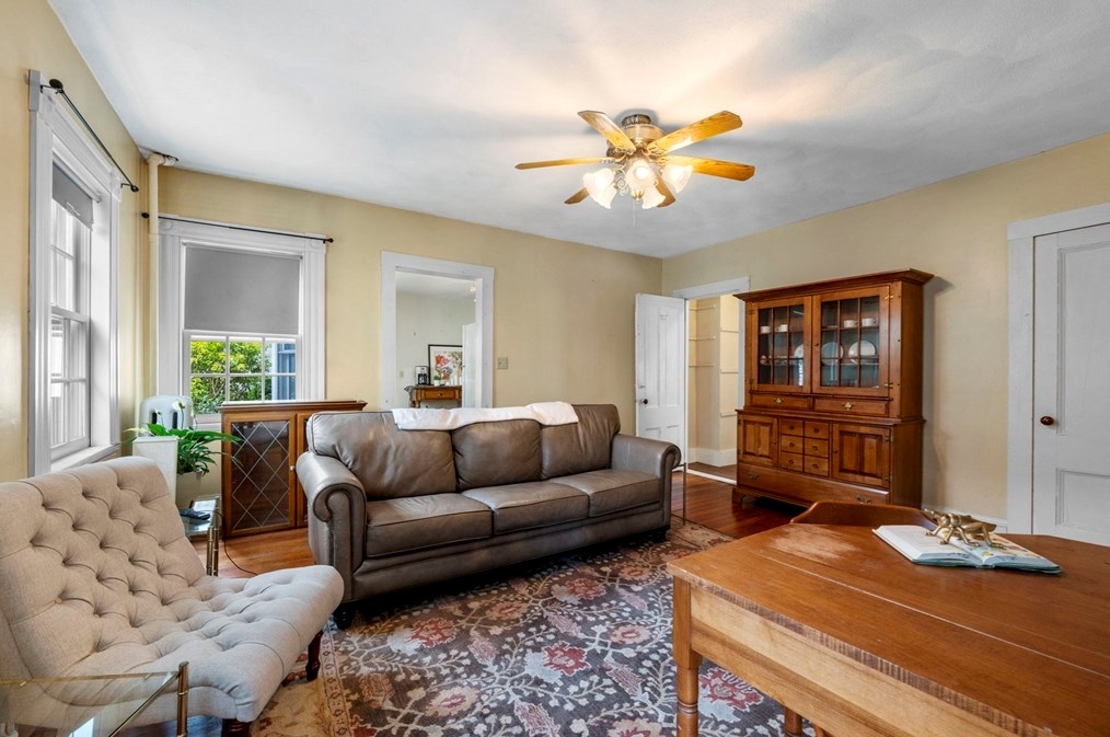 135 St, Salem MA 01970-2548 exterior