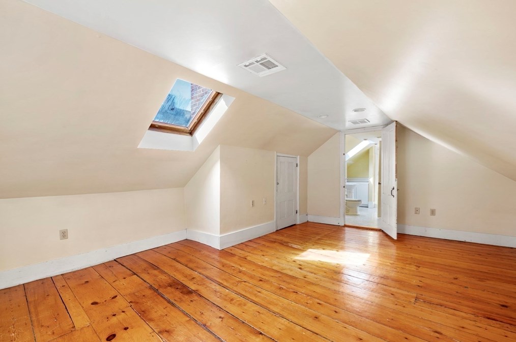 135 St, Salem MA 01970-2548 exterior