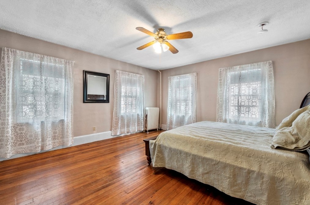 135 St, Salem MA 01970-2548 exterior