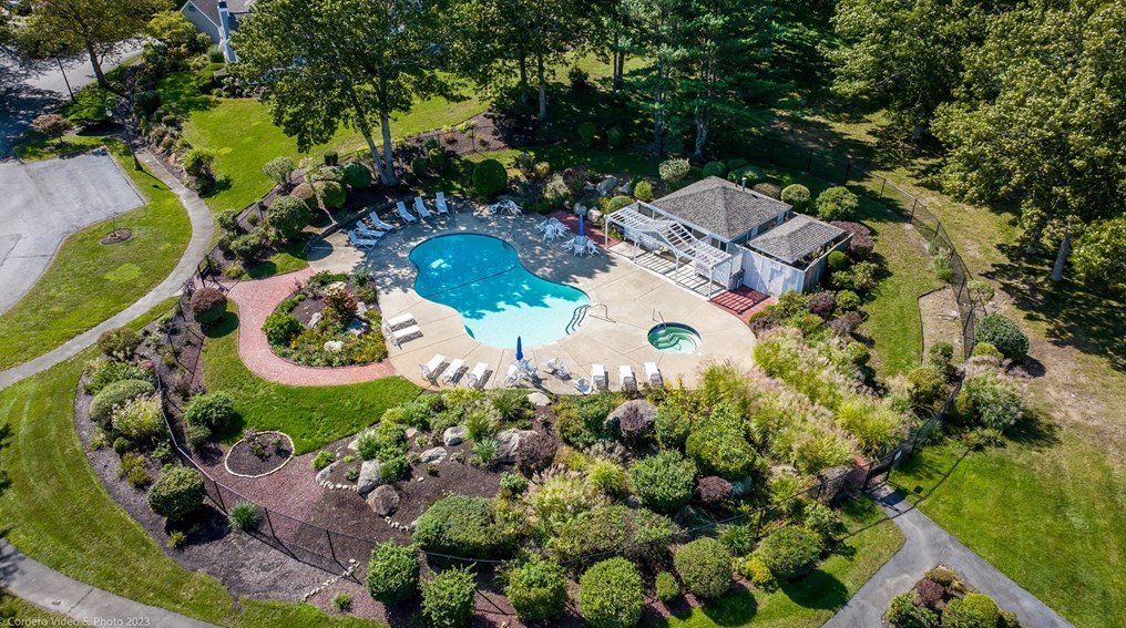 19 Hidden Bay Dr, Dartmouth MA  02748-3019 exterior