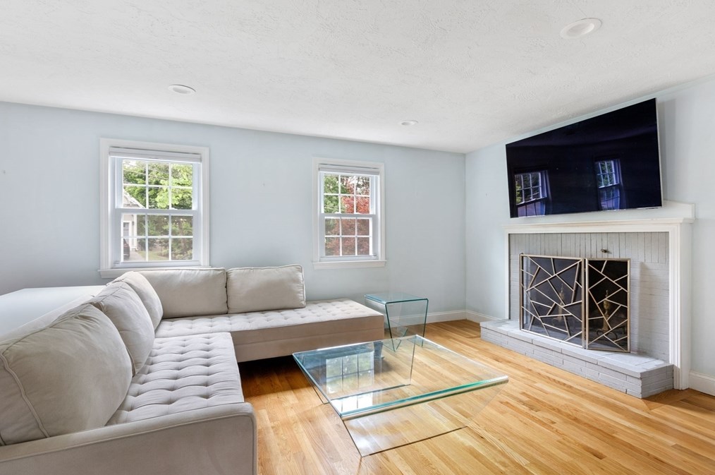 14 Evergreen Ave, Newton MA 02466-1703 exterior