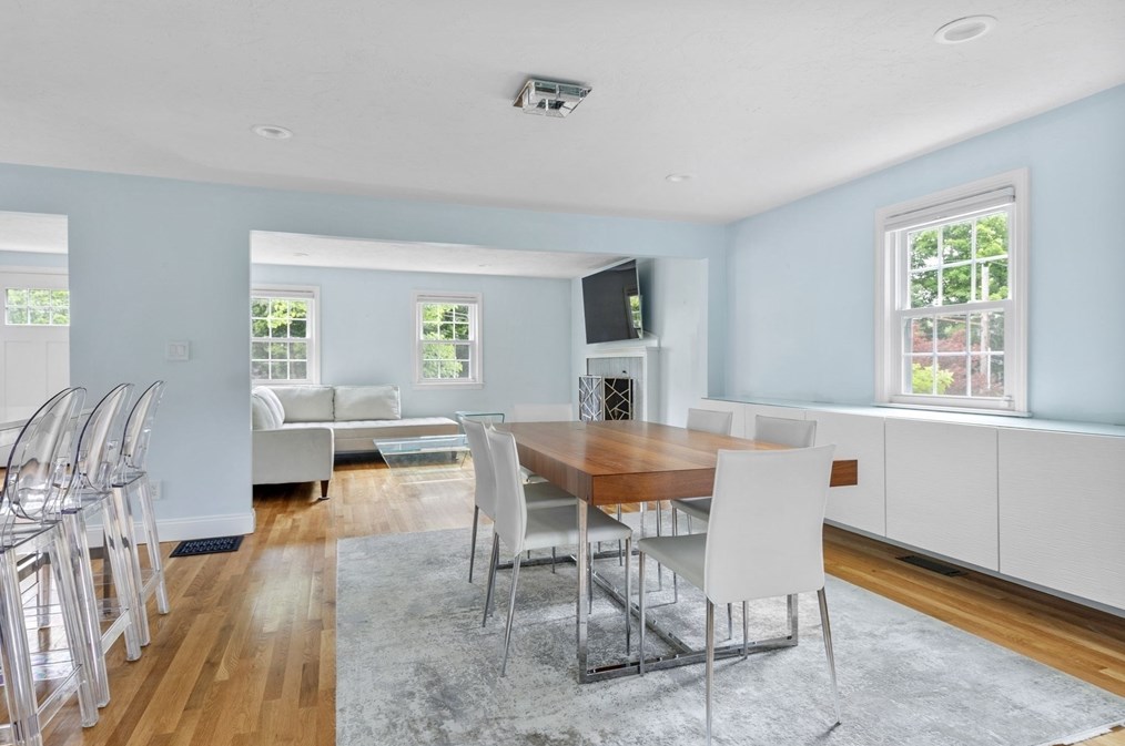 14 Evergreen Ave, Newton MA 02466-1703 exterior