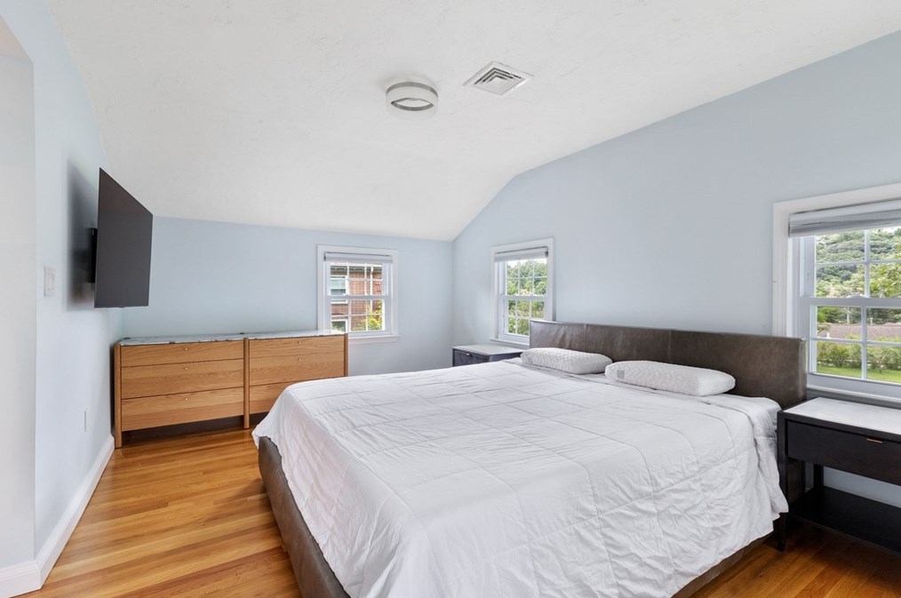 14 Evergreen Ave, Newton MA 02466-1703 exterior