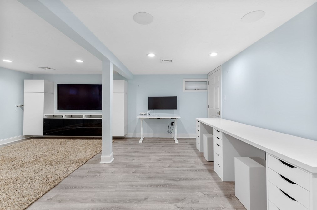 14 Evergreen Ave, Newton MA 02466-1703 exterior