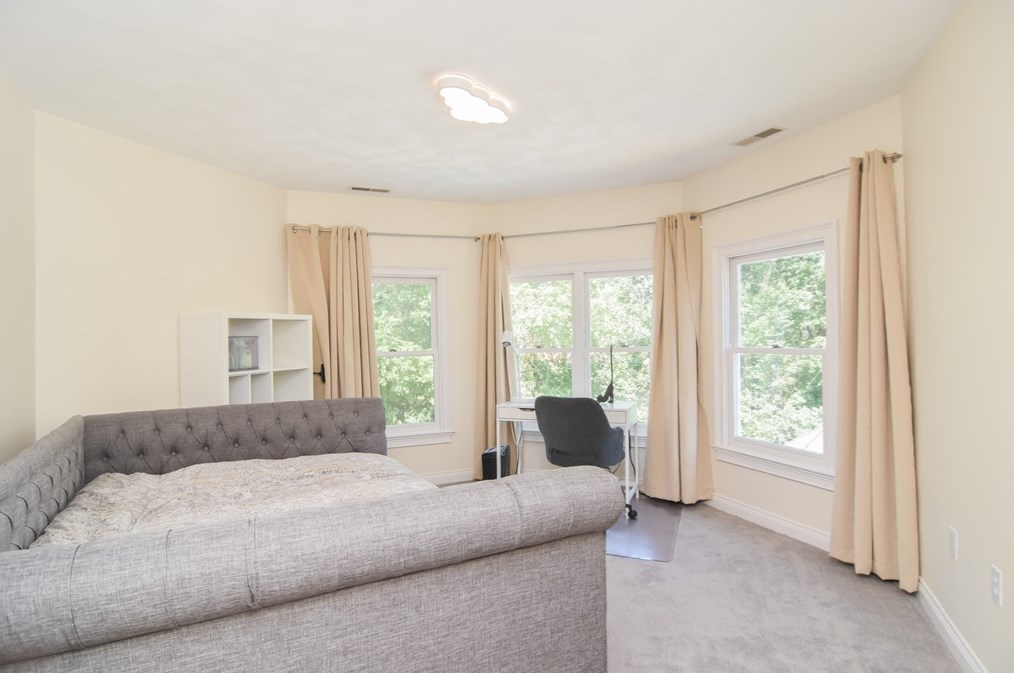 5 Basswood Ln, Andover MA  01810-5883 exterior