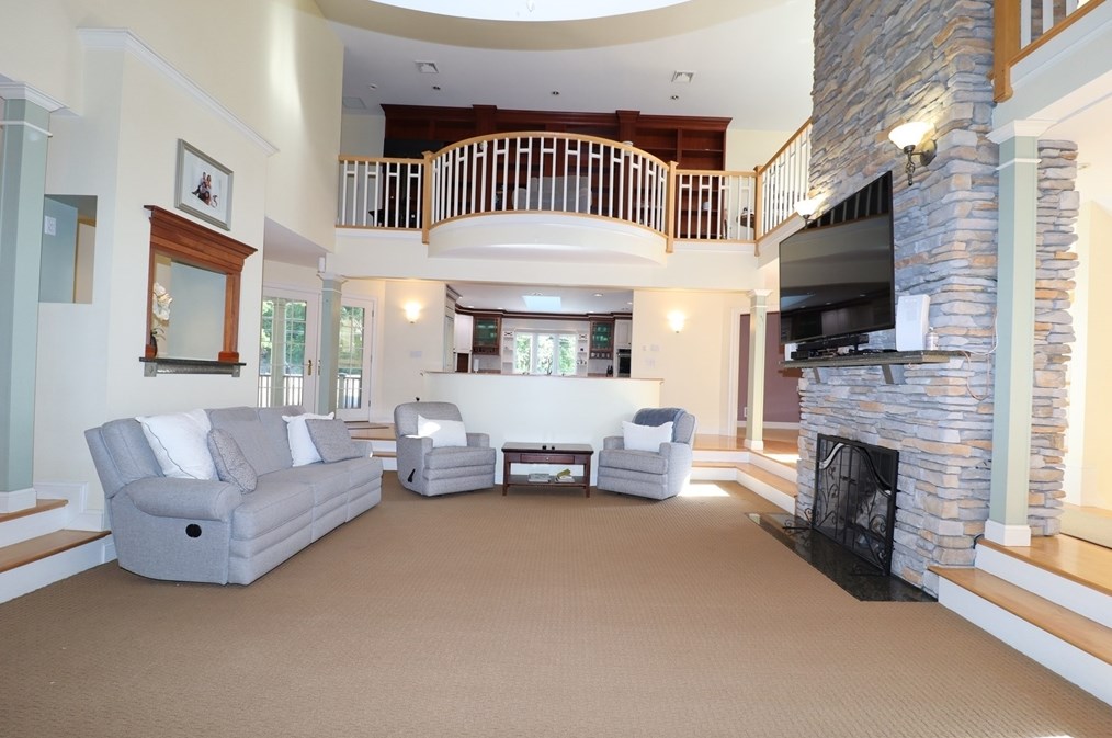 74 Reservoir St, Northborough MA  01532-1215 exterior