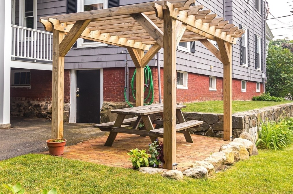 93 Burrill St, Swampscott MA  01907-1914 exterior