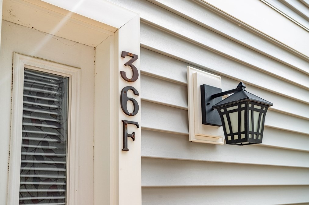 36 Meadow Pond Dr, Leominster MA 01453-4254 exterior