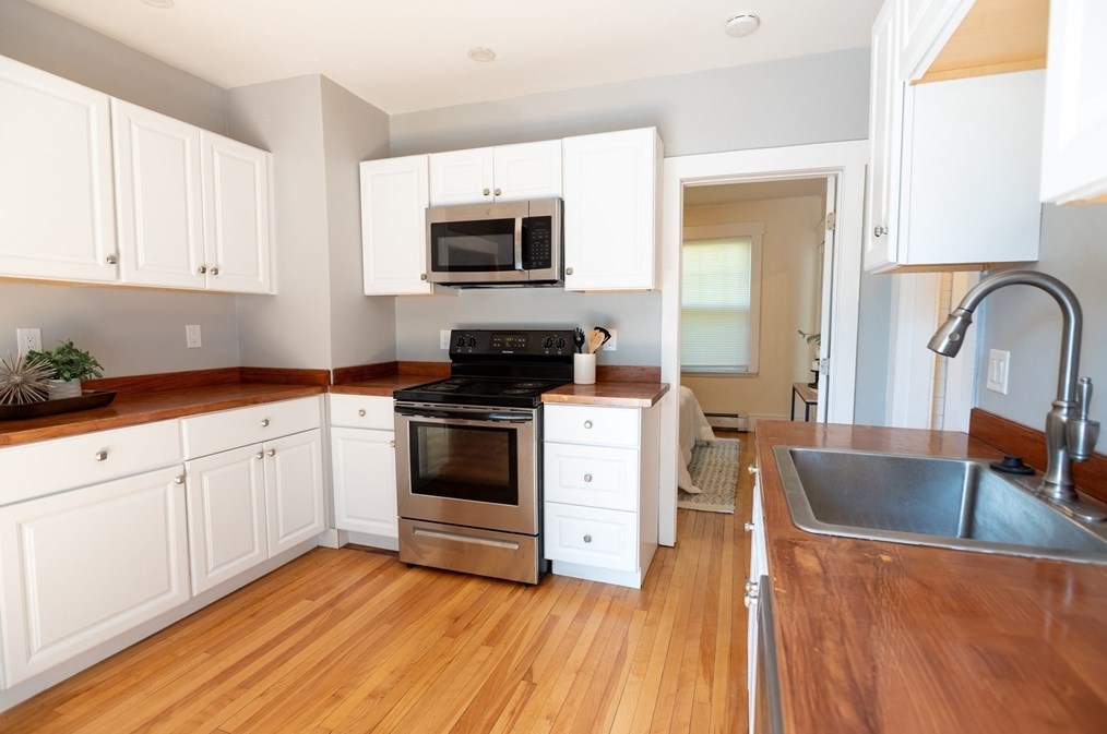 28 Eagle Rd, Worcester MA  01605-3813 exterior