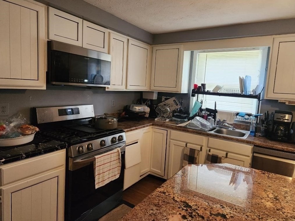 21 Brattle St, Worcester MA  01606-2508 exterior