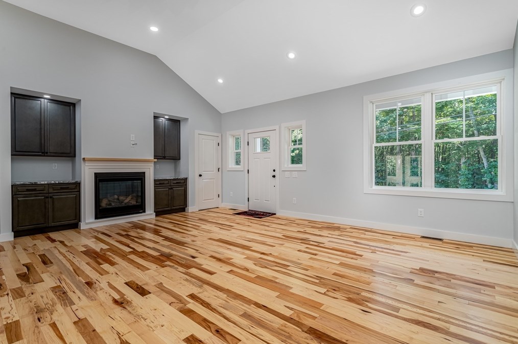46 High St, Stratham NH  03885-2216 exterior